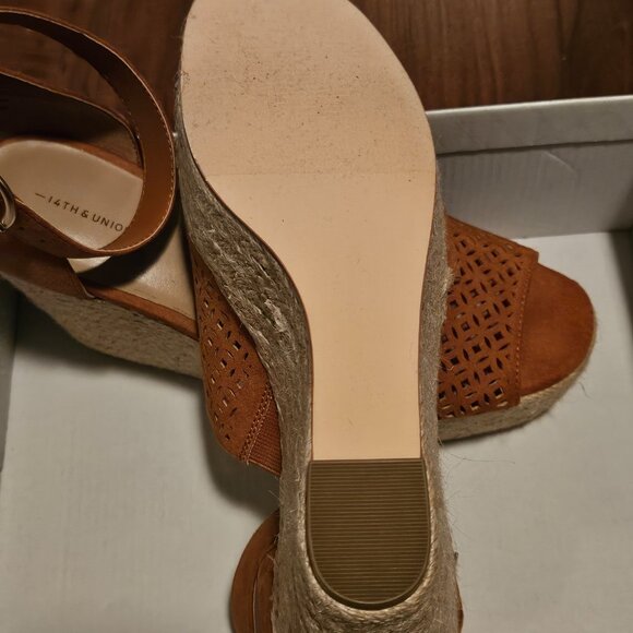 14th & Union Theryn Wedge Peep Toe Sandals - Picture 5 of 6